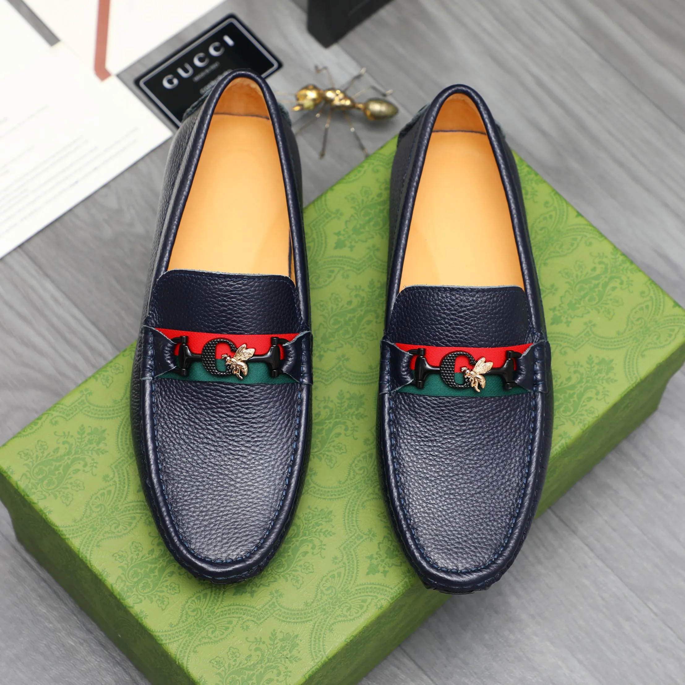 Men's shoes 💰360 Product trademark: GUCCI "Gucci" casual slip-on men's shoes Regular size: 38-45 Product materials: Selected pebbled cowhide upper, pigskin lining, rubber outsole